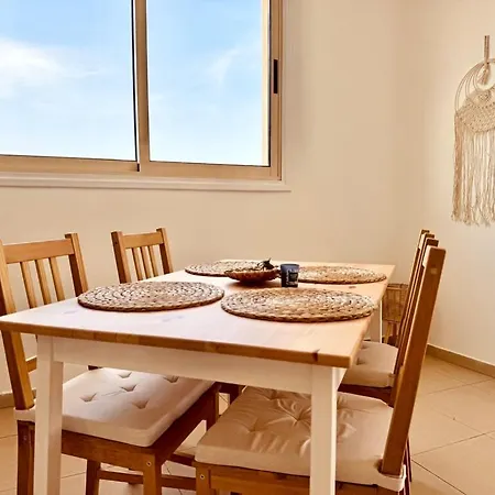 Boho Sun Retreat - Airy 2br - Walk2beach - Apartment Larnaca