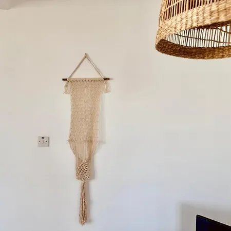 Boho Sun Retreat - Airy 2br - Walk2beach - Apartment Larnaca