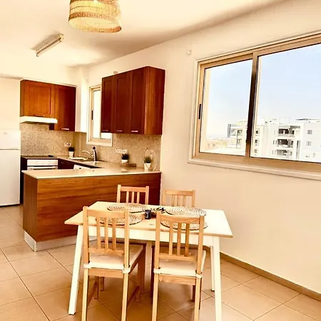 Boho Sun Retreat - Airy 2br - Walk2beach - Apartment Larnaca